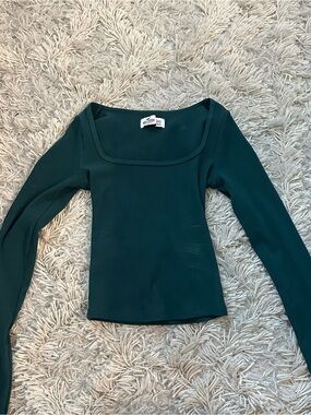 Green cropped long sleeve
